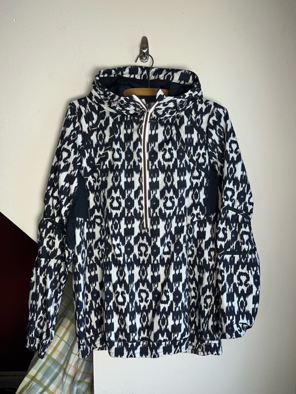 lululemon athletica Black & White Ikat Willpower Hooded Half Zip Windbreaker 8
